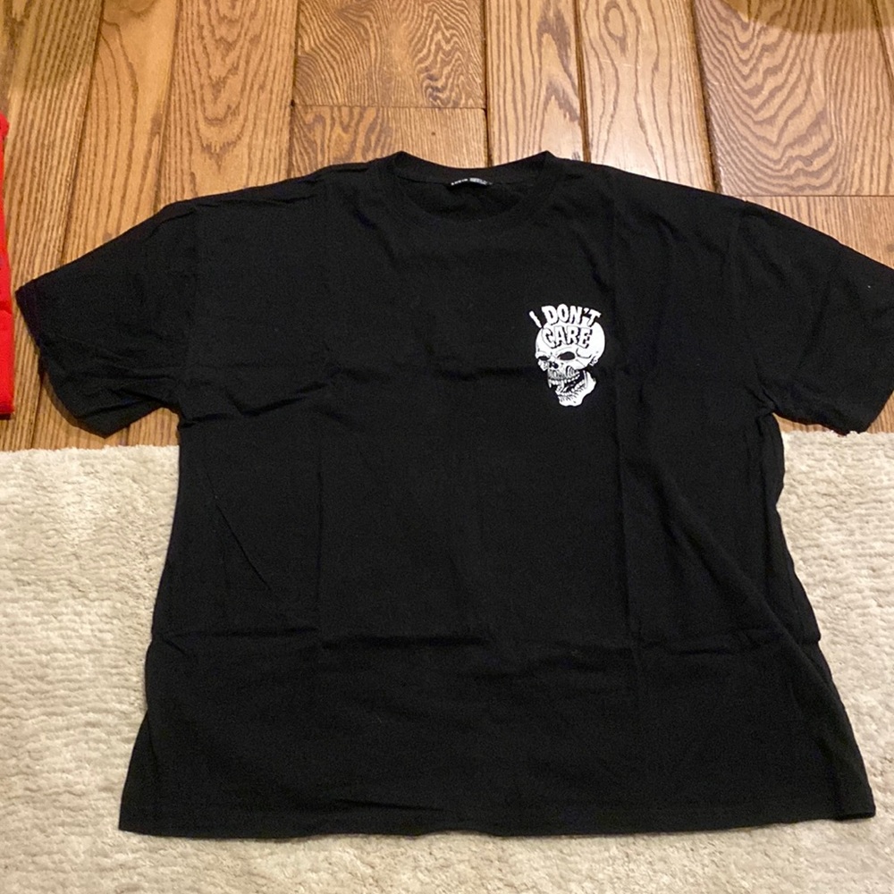 Black skull t-shirt